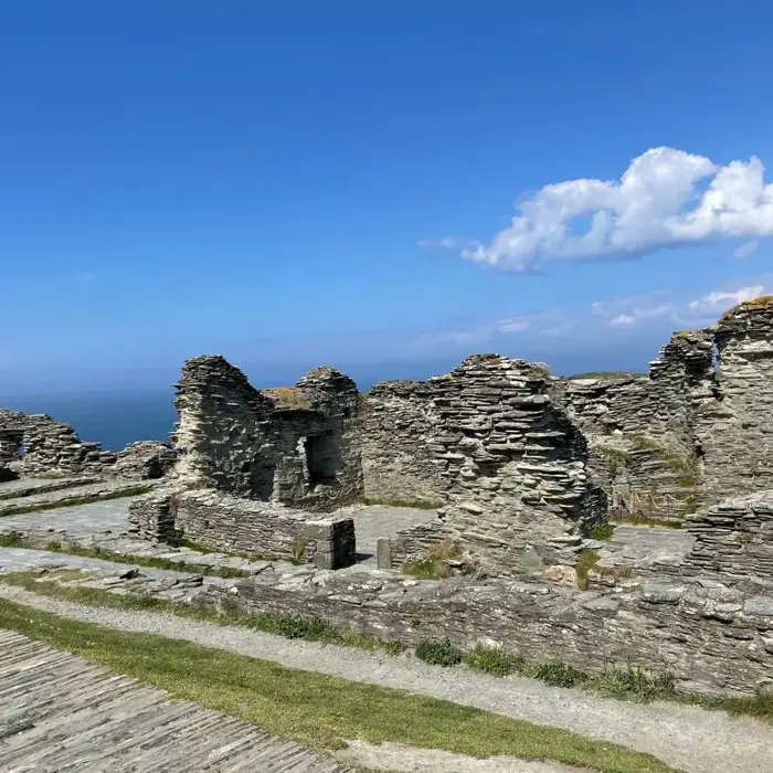 Tintagel_remains_castle