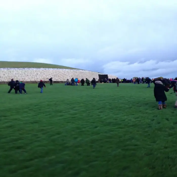 Newgrange_tomb_solstice