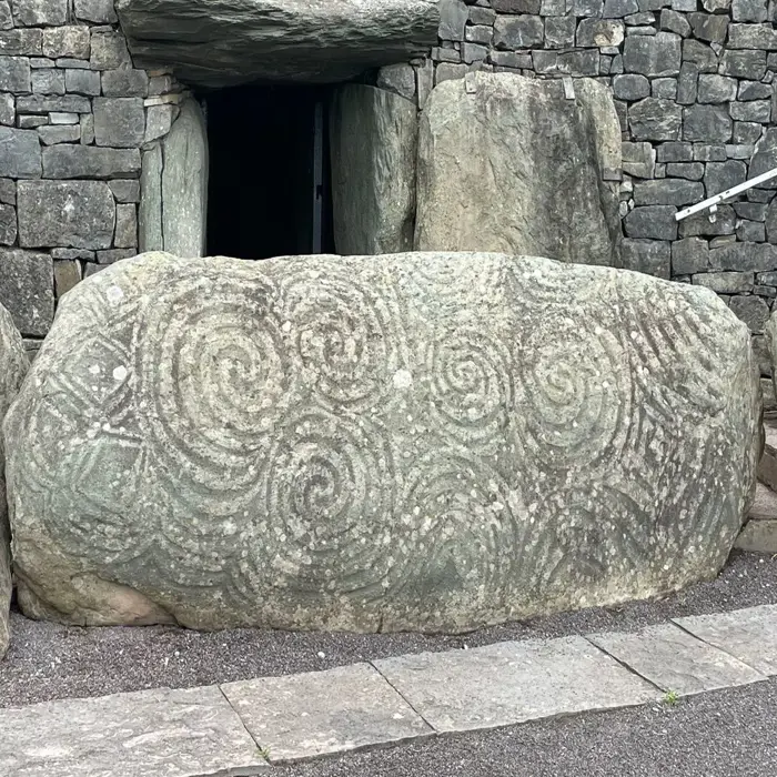 Newgrange_spirals
