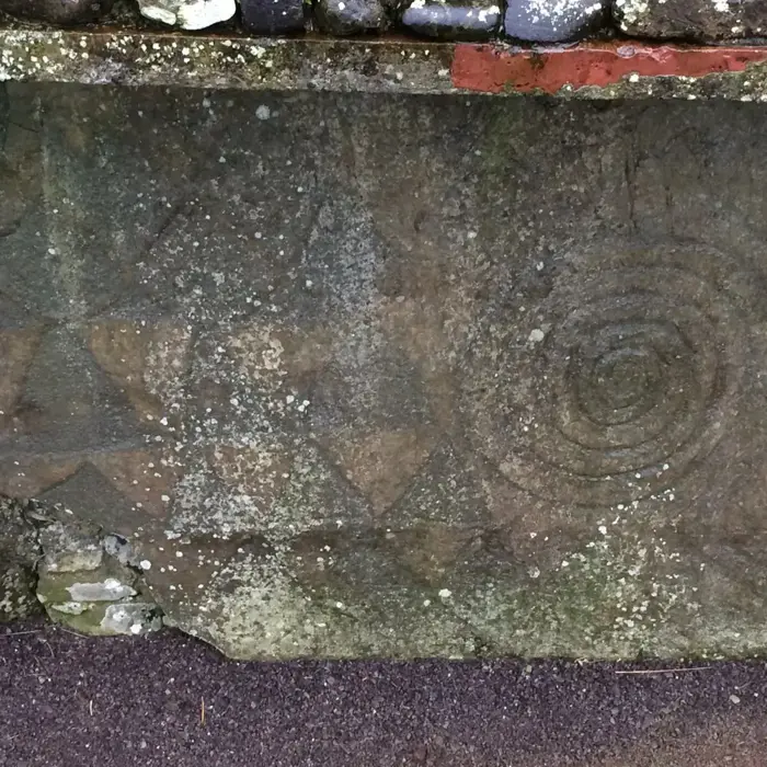 Newgrange_stones_spiral