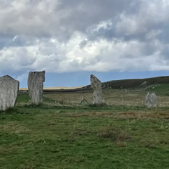 Callanish_stones_standing_megalitisch