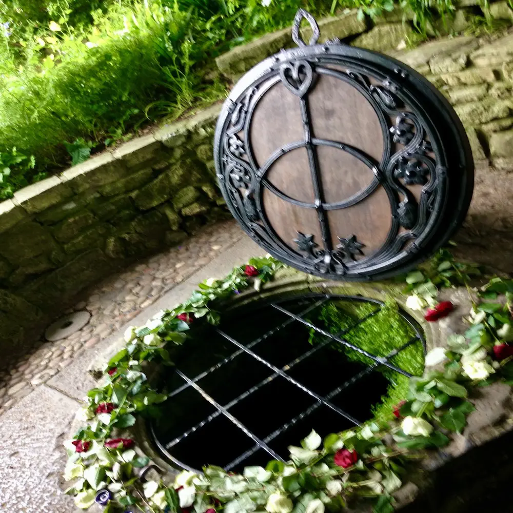 Chalice_well_bron