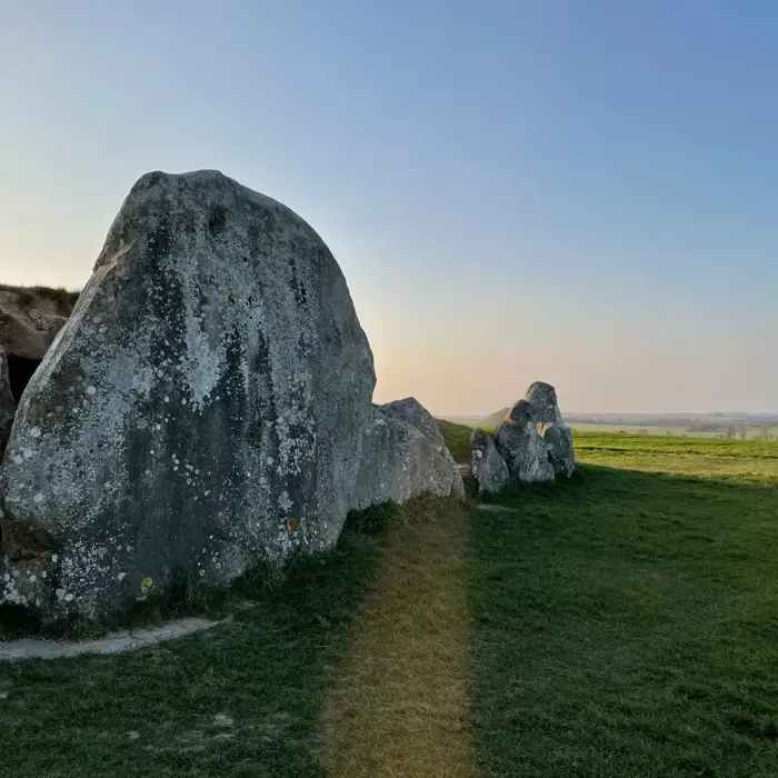 West_kenneth_long_barrow_blue-Skye