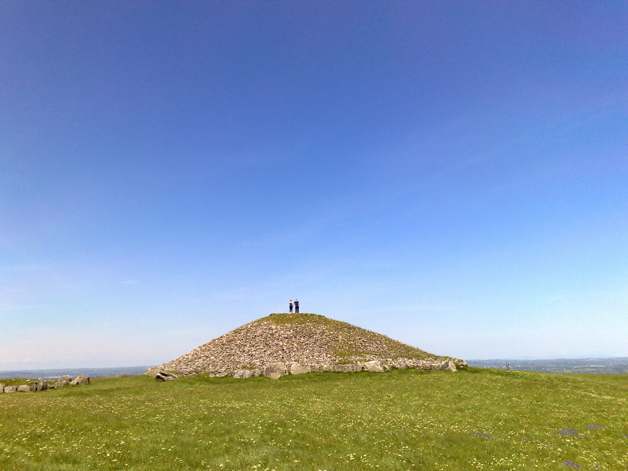 tuatha-dc3a9-danann-cairn-loch-craobh-sliabh-na-caillc3ad-loch-craobh-an-mhc3ad-cc3baige-laighean-c3a9ire-meitheamh-2009